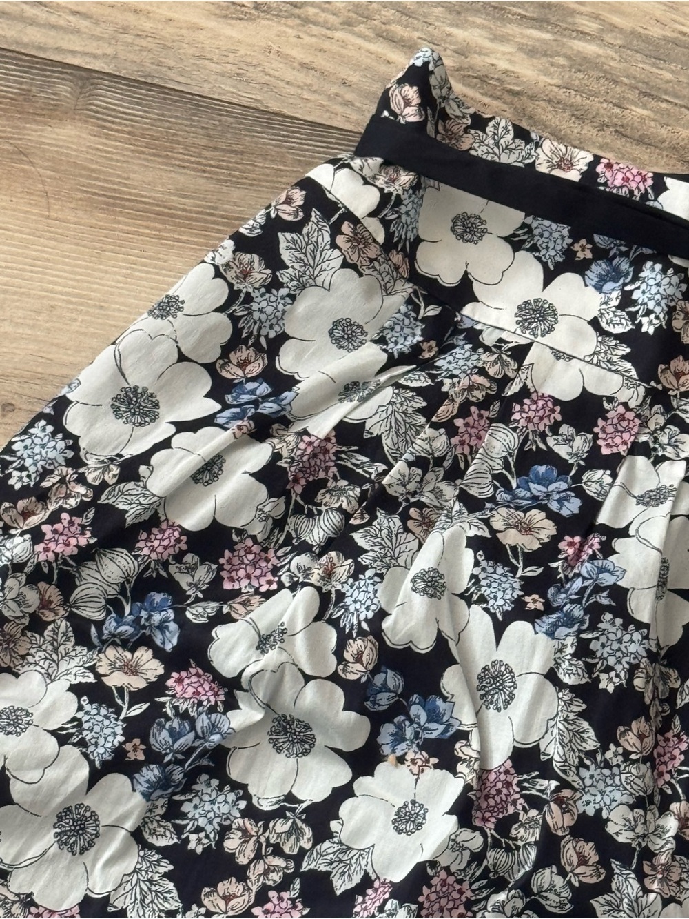 Ann Taylor A-line Skirt with Black tie size 6 NWT black white purple Blue Floral - Picture 3 of 8